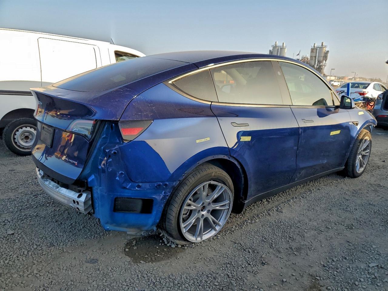 2024 TESLA MODEL Y