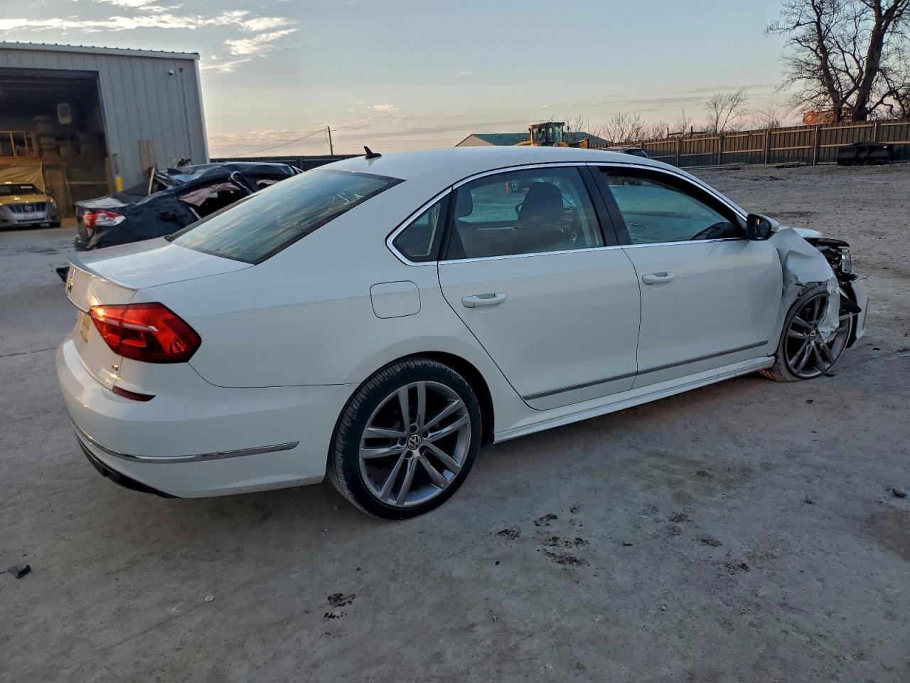 2016 VOLKSWAGEN Passat