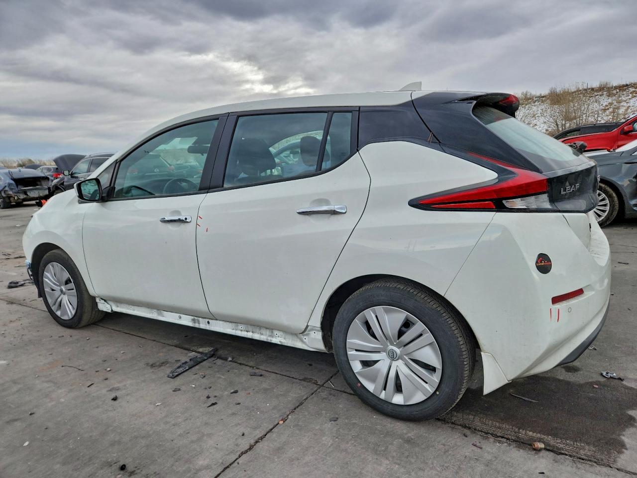 2025 NISSAN LEAF