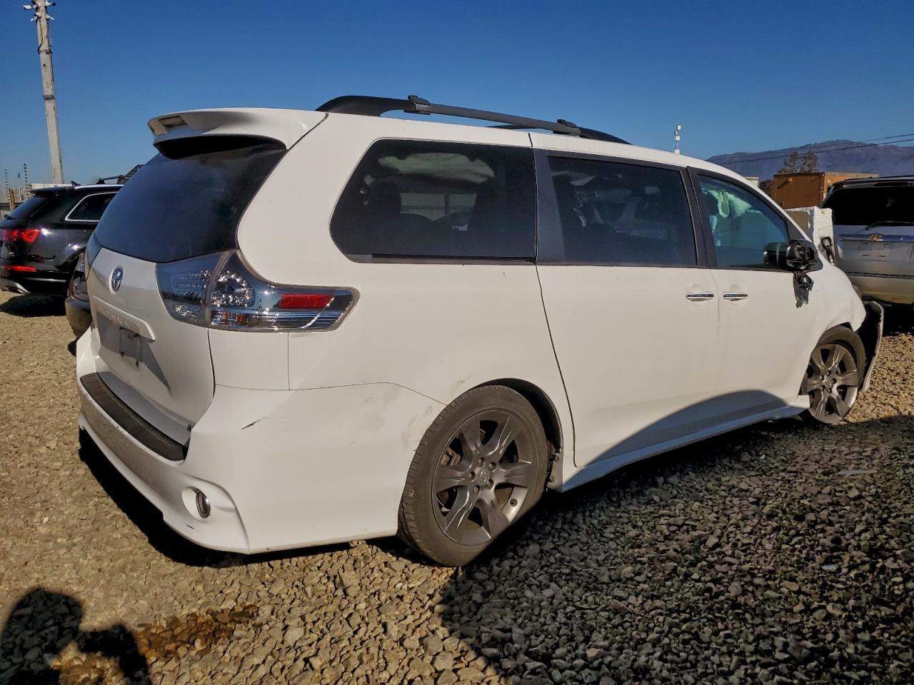 2015 TOYOTA SIENNA