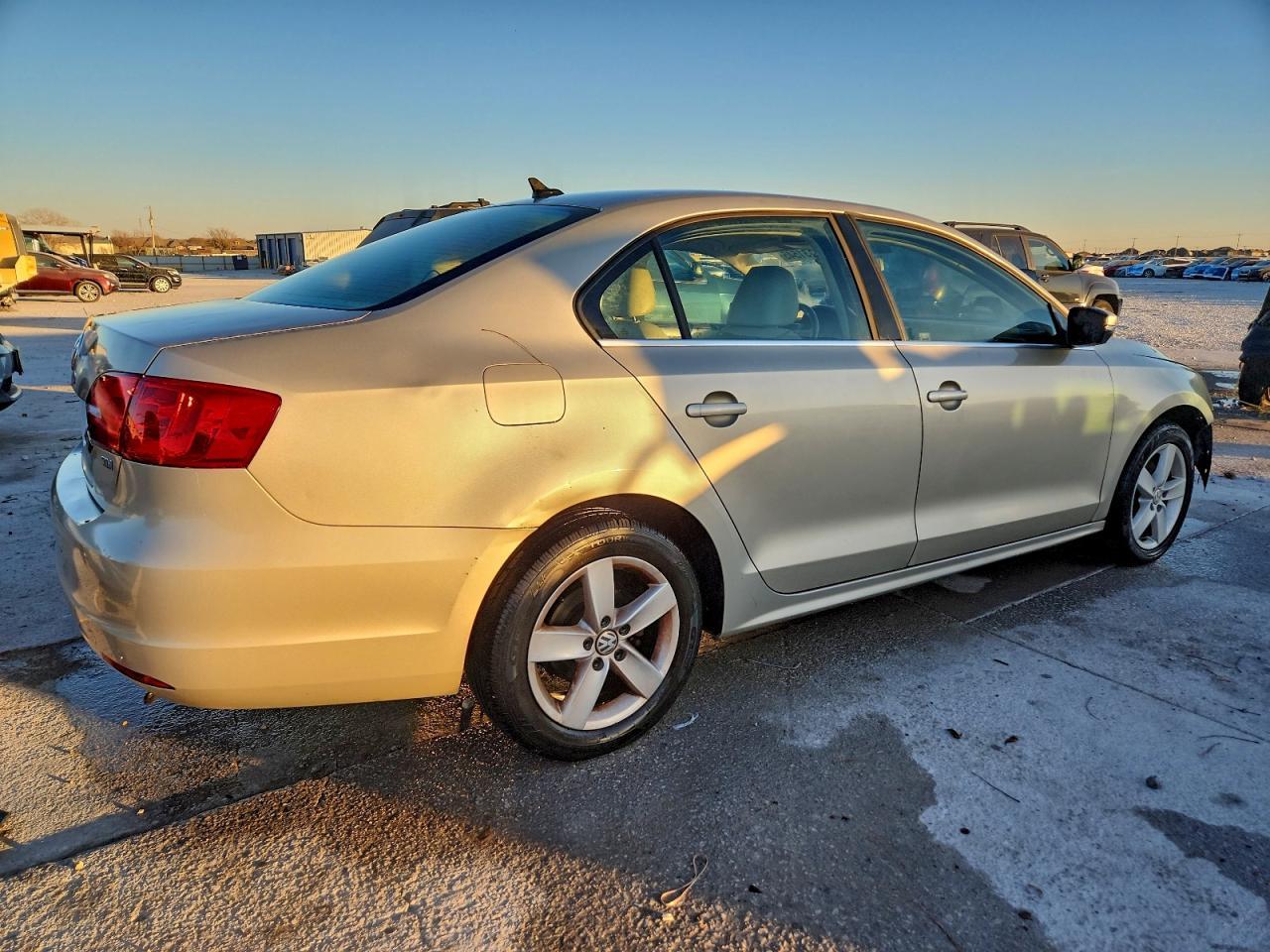 2013 VOLKSWAGEN JETTA