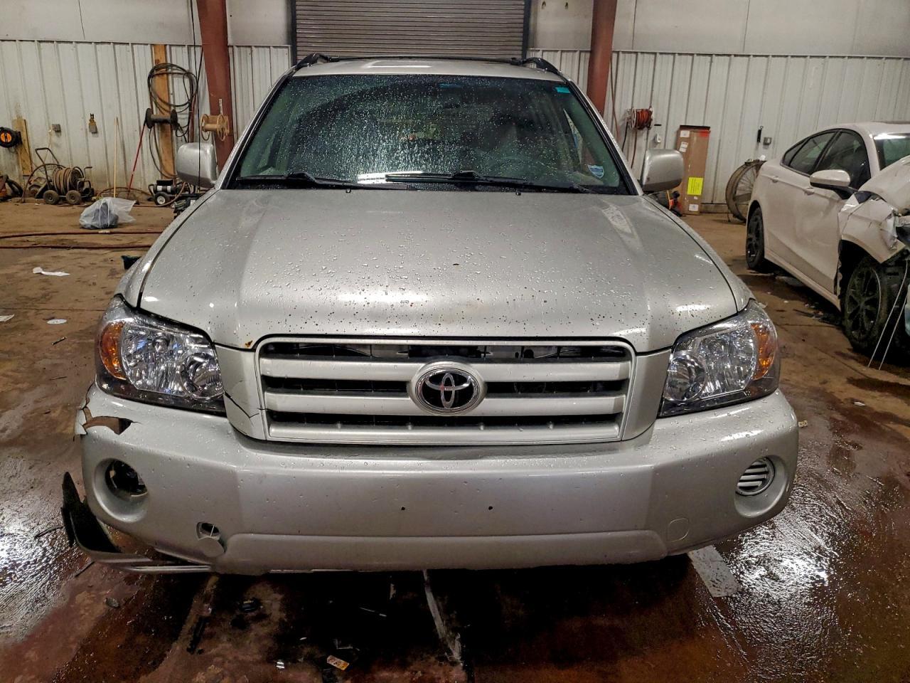2005 TOYOTA HIGHLANDER