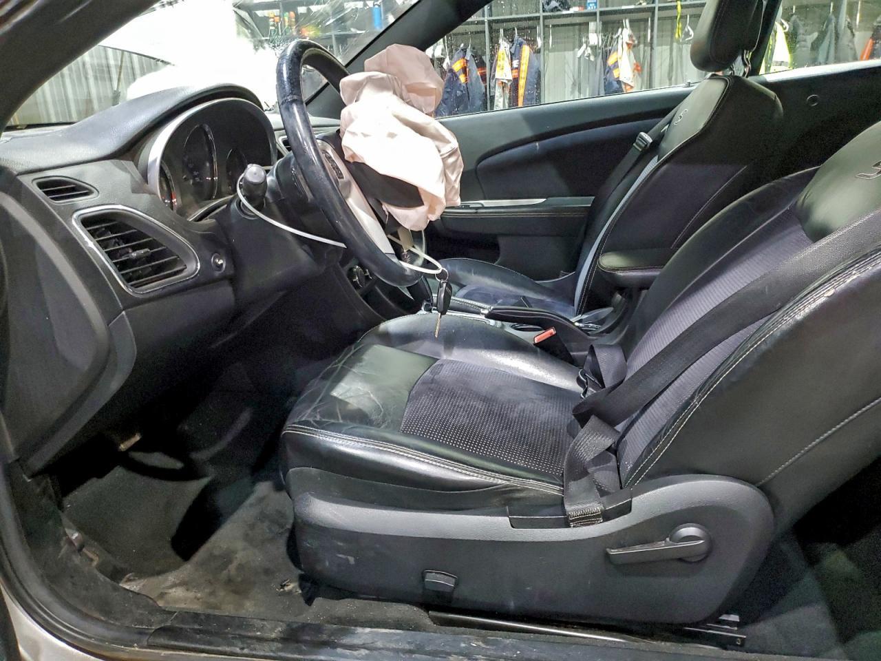 2013 CHRYSLER 200