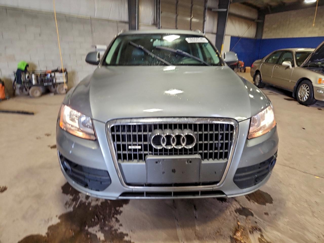 2011 AUDI Q5