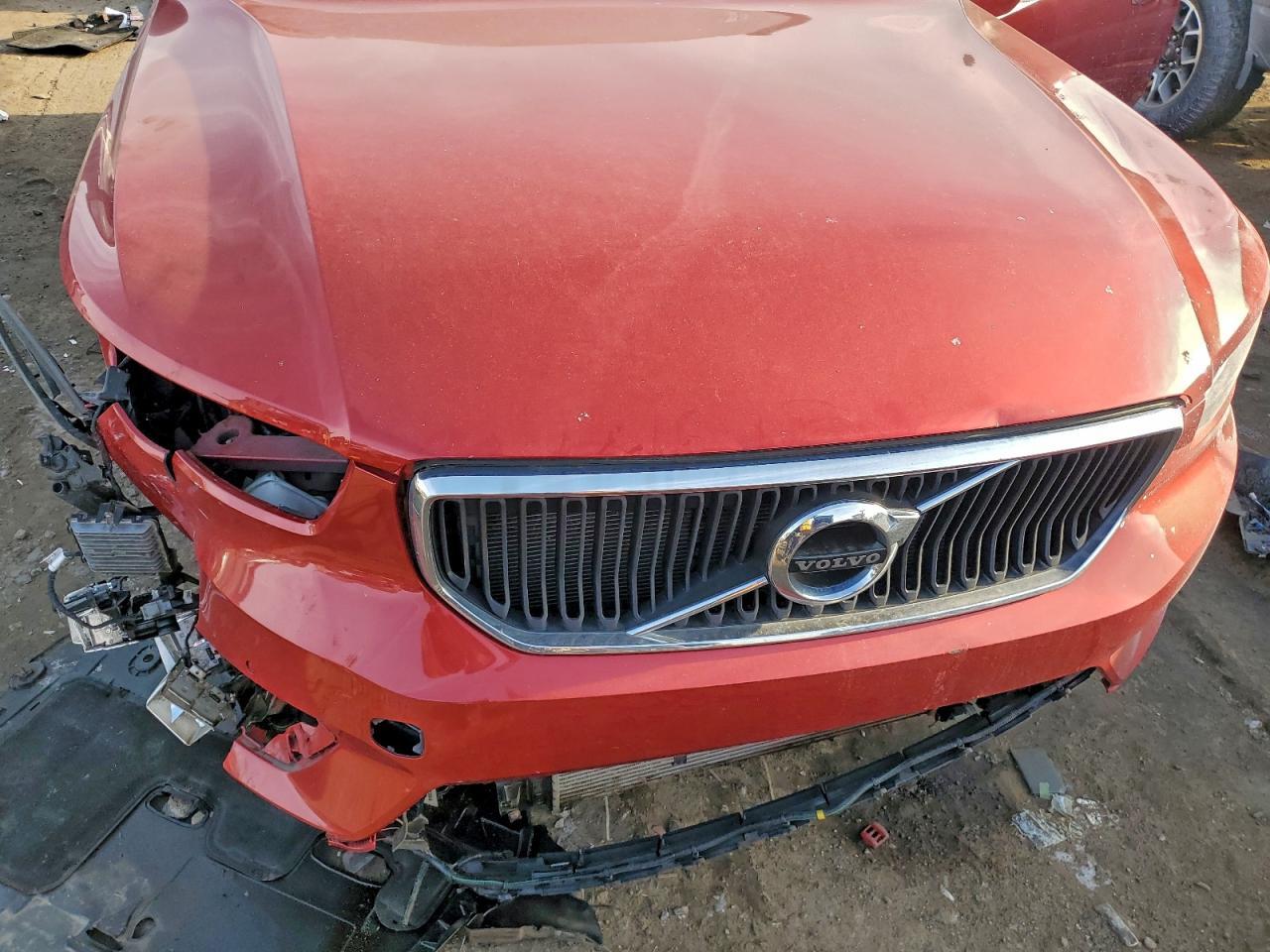 2019 VOLVO XC40