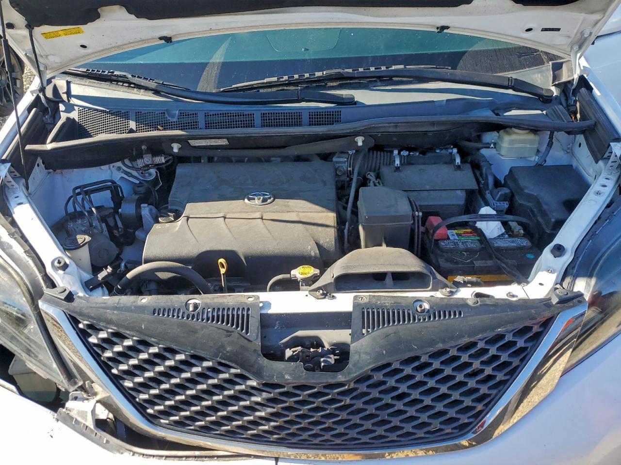 2015 TOYOTA SIENNA