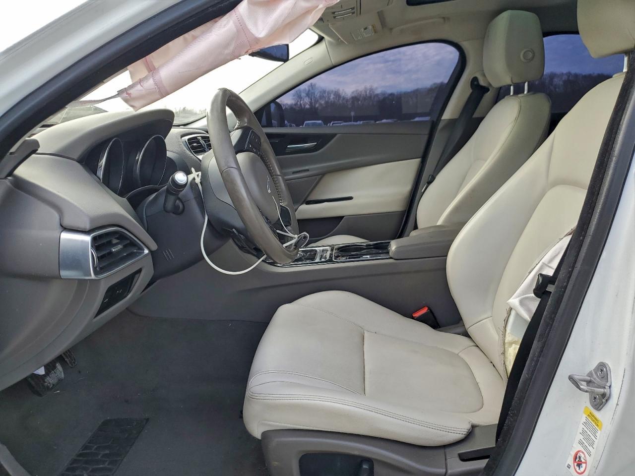 2017 JAGUAR XE
