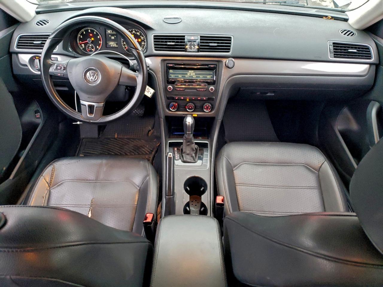 2014 VOLKSWAGEN Passat