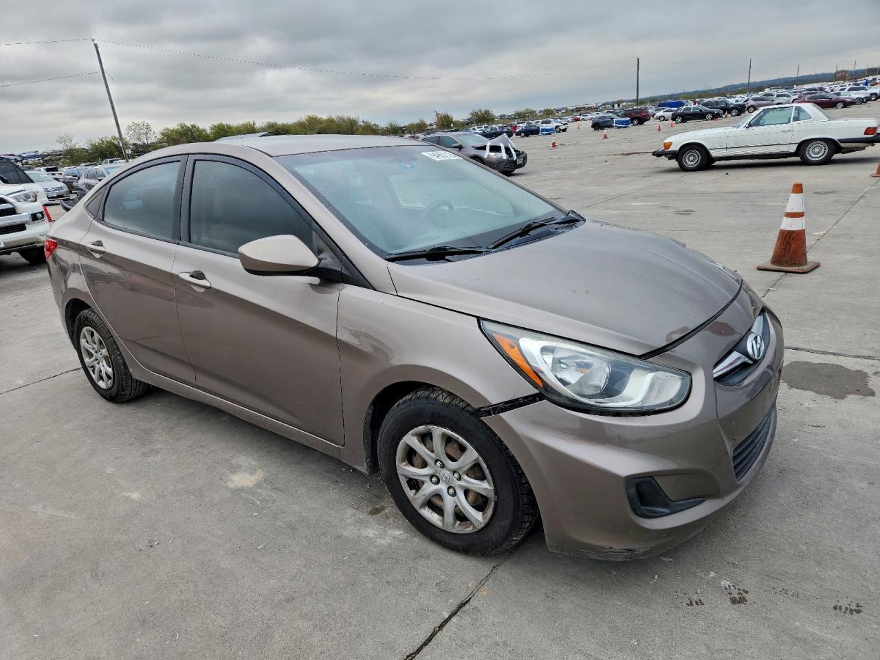 2013 HYUNDAI ACCENT