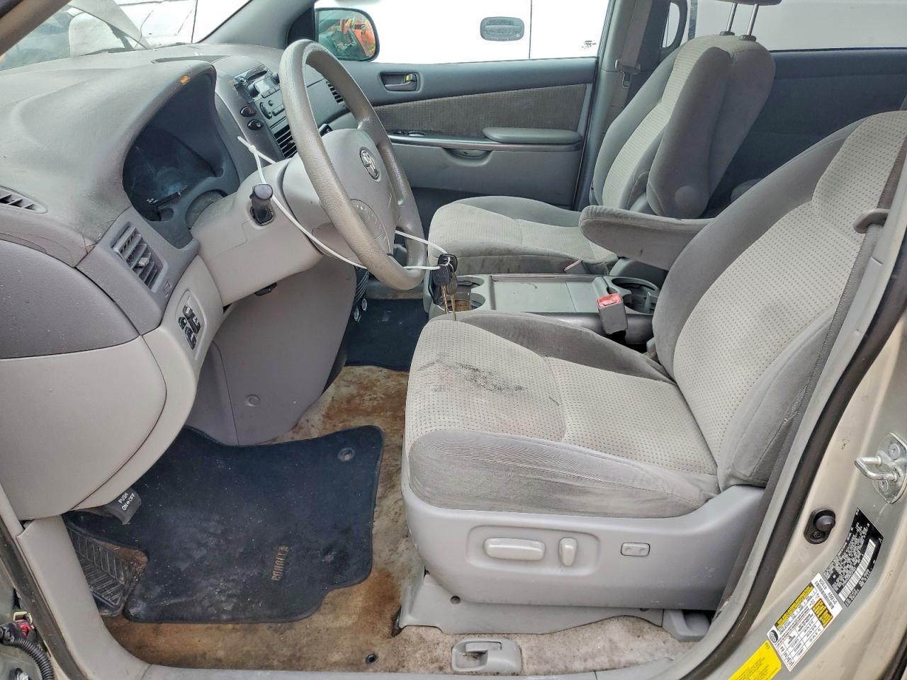 2010 TOYOTA SIENNA