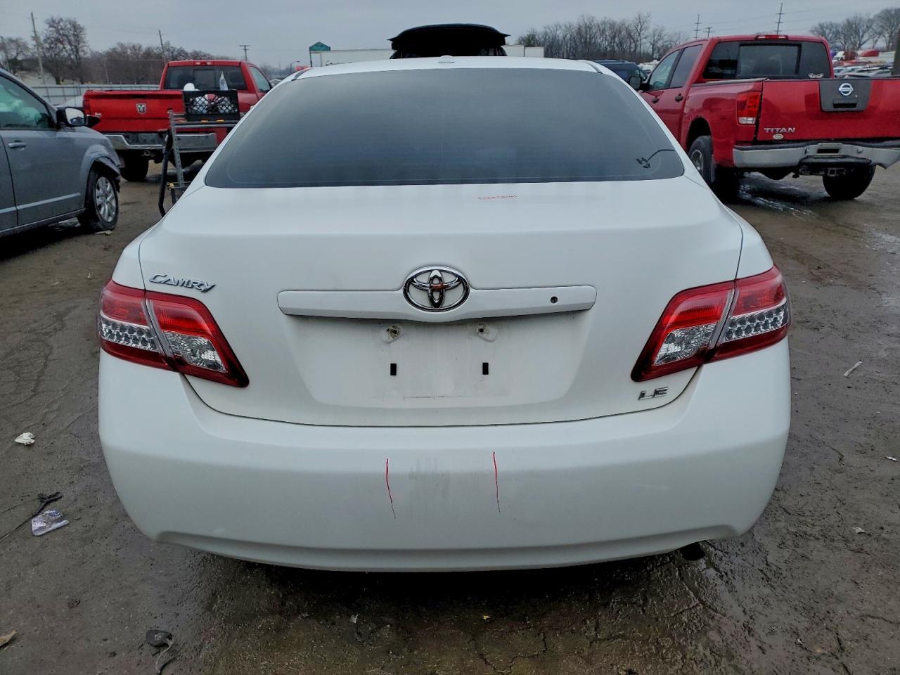 2011 TOYOTA CAMRY