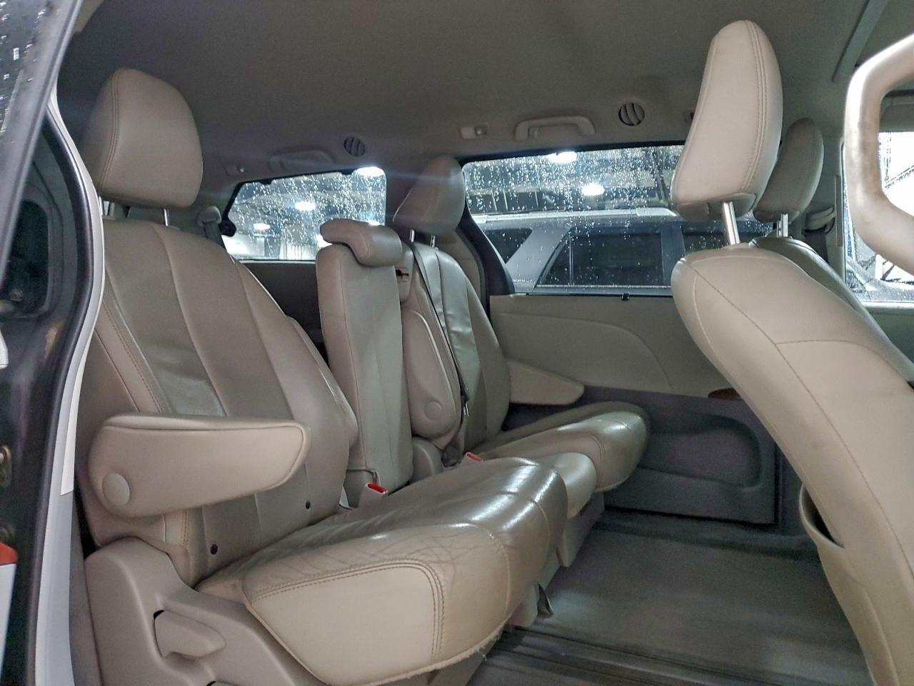 2013 TOYOTA SIENNA