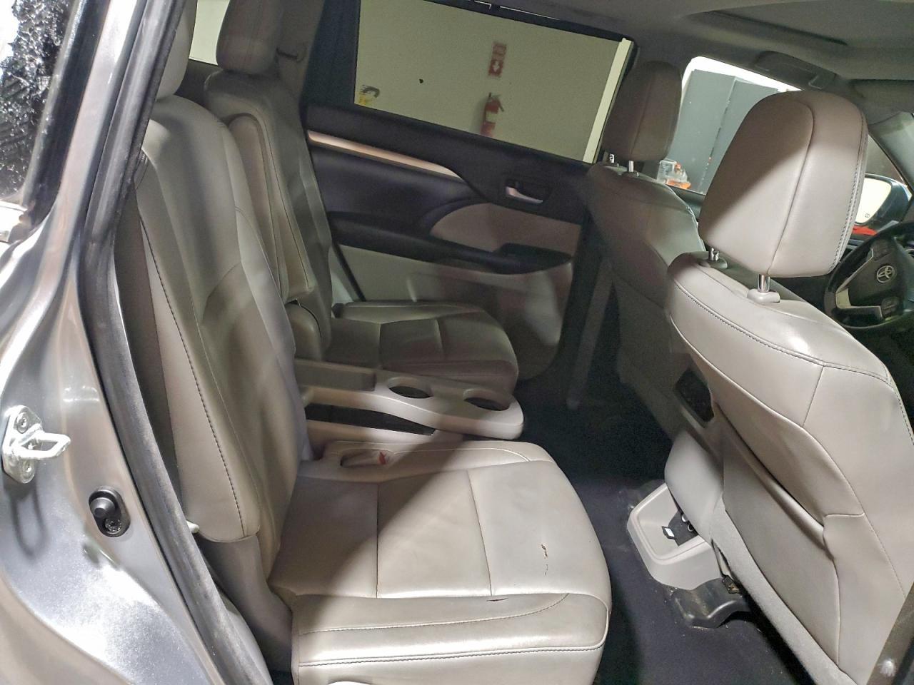 2016 TOYOTA HIGHLANDER