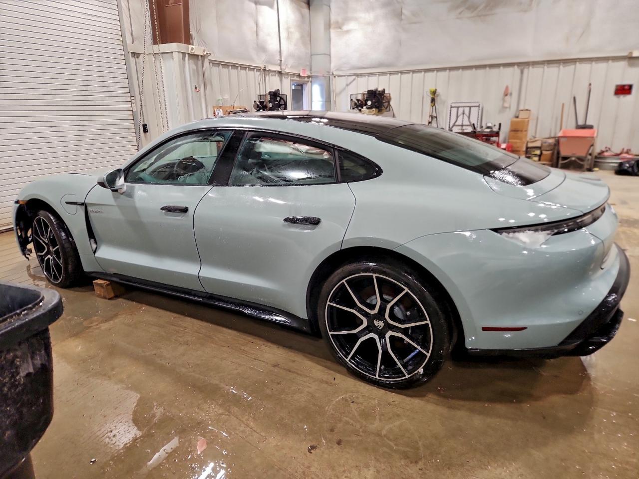 2025 PORSCHE Taycan