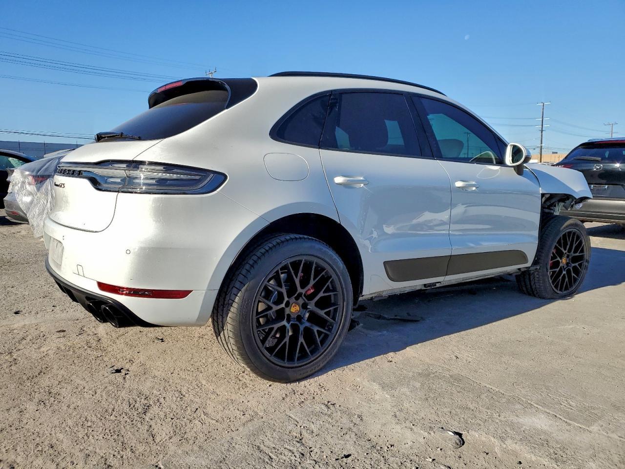 2020 PORSCHE Macan