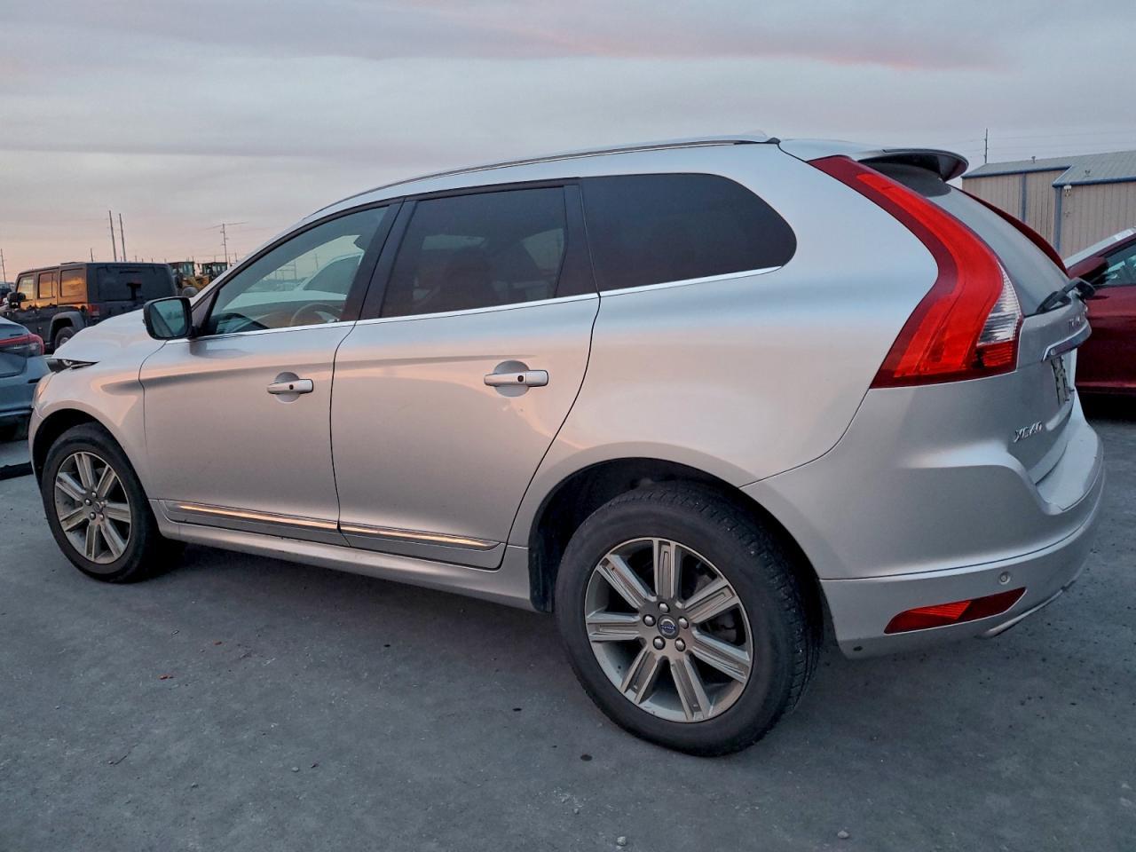 2016 VOLVO XC60