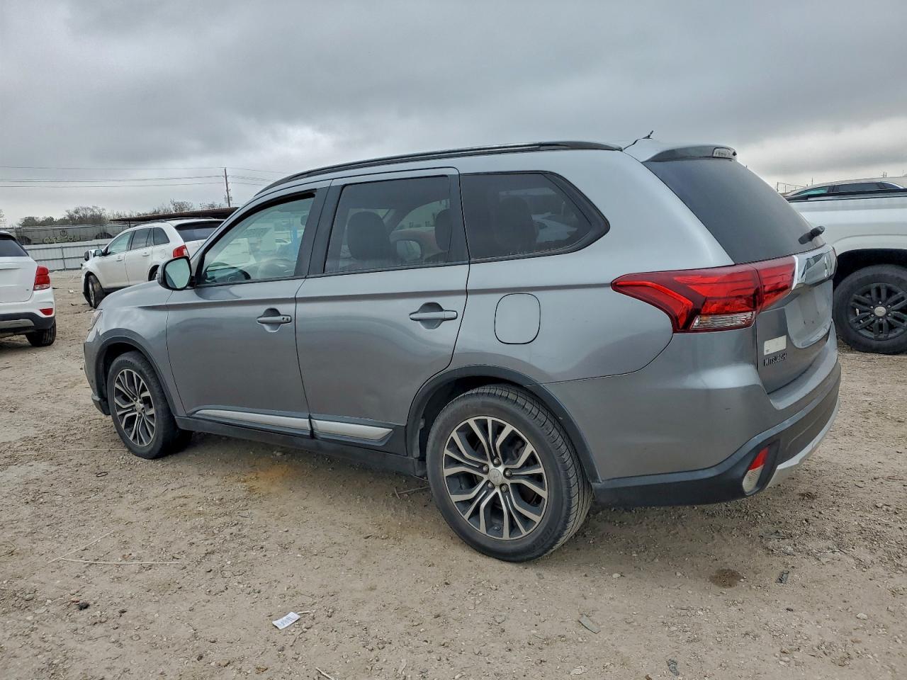 2016 MITSUBISHI outlander