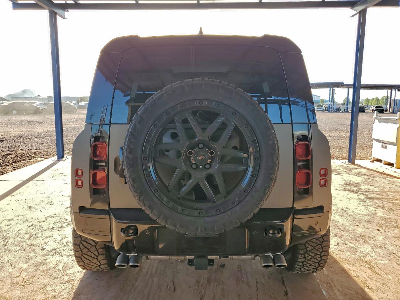 2025 LAND ROVER Defender