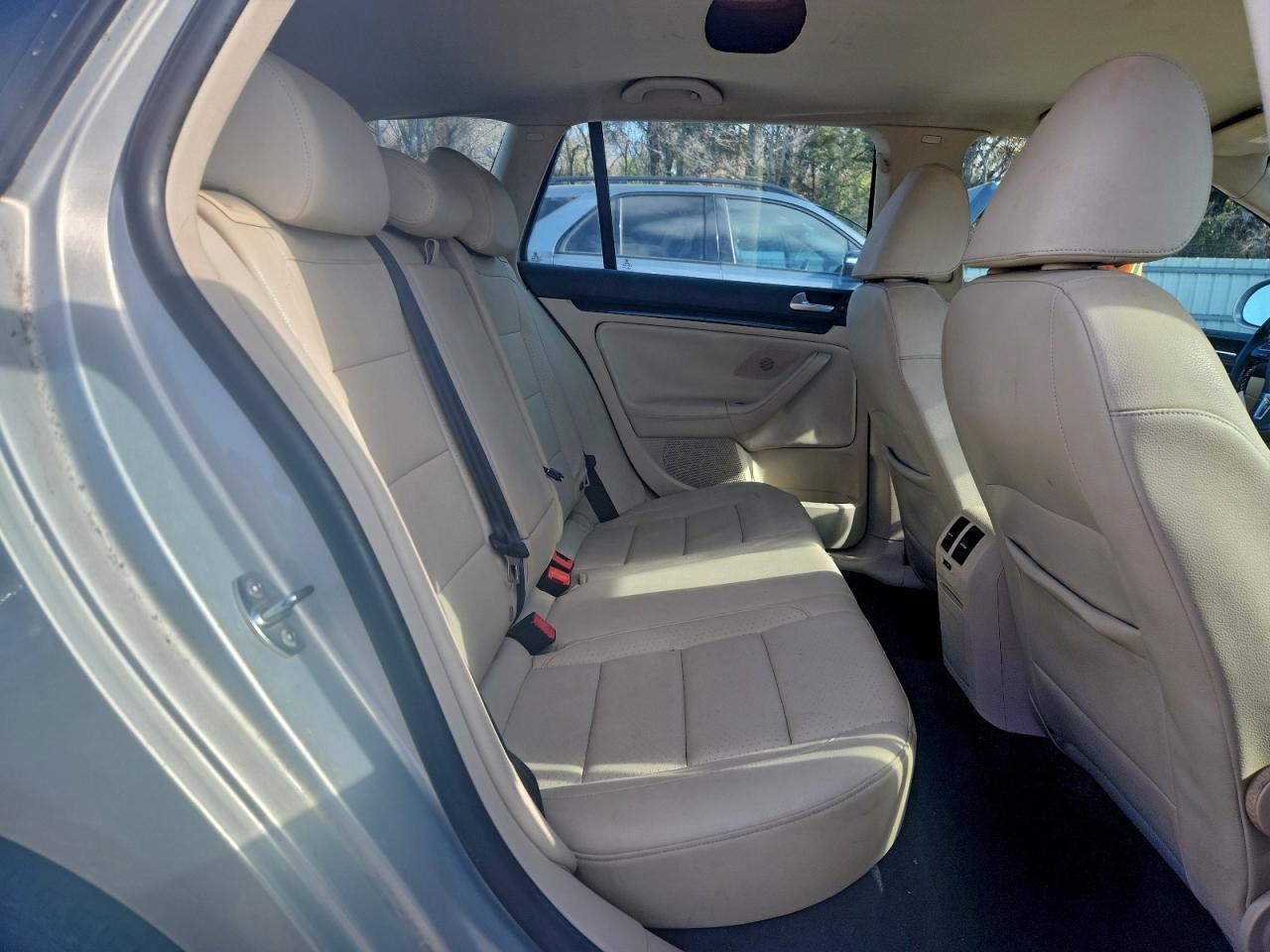 2011 VOLKSWAGEN JETTA