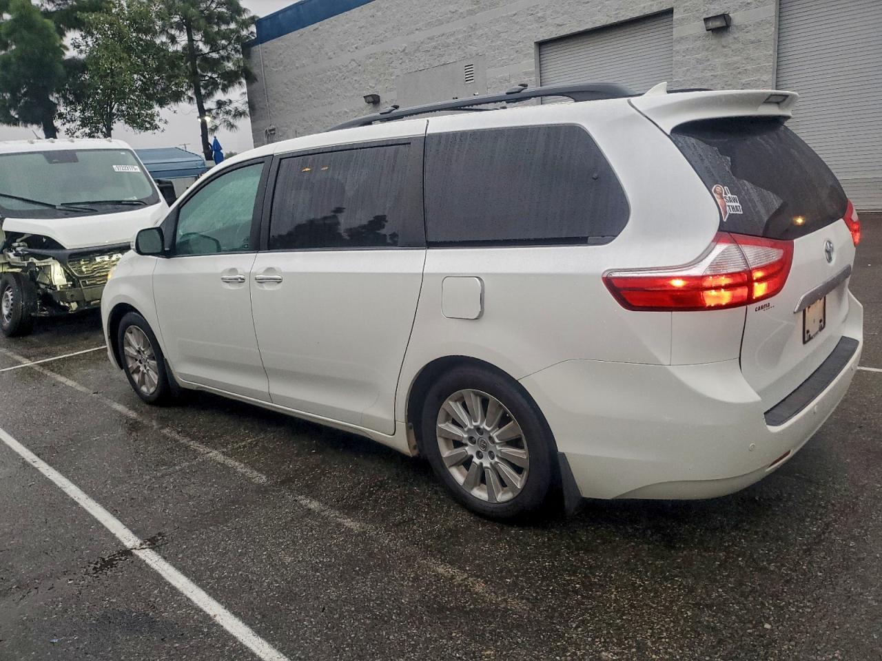 2015 TOYOTA SIENNA