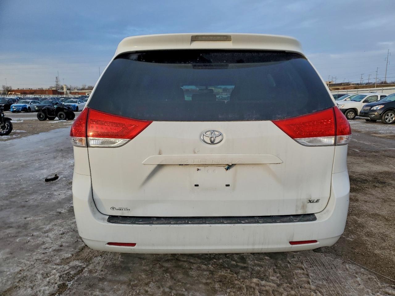 2013 TOYOTA SIENNA