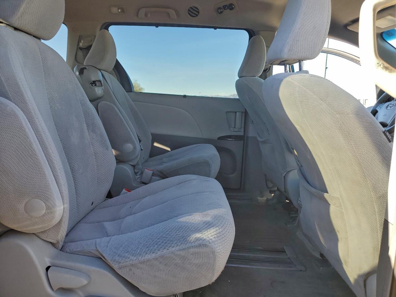 2012 TOYOTA SIENNA