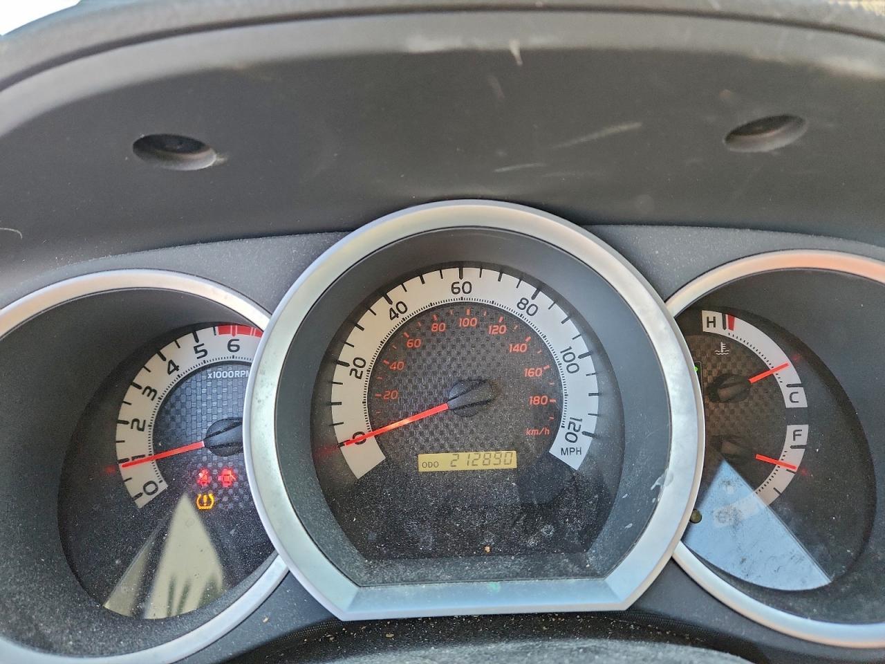 2011 TOYOTA TACOMA