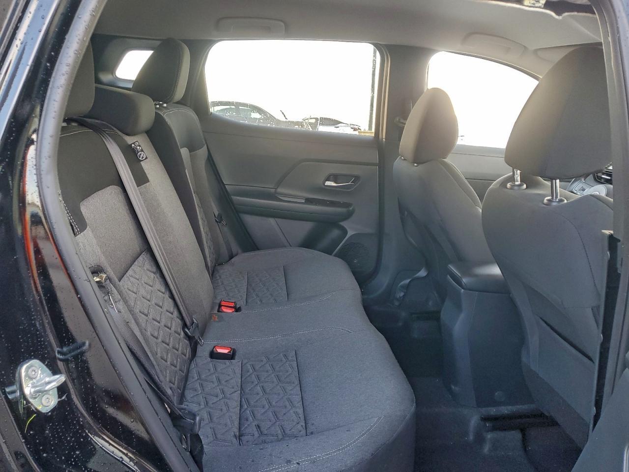 2025 NISSAN KICKS