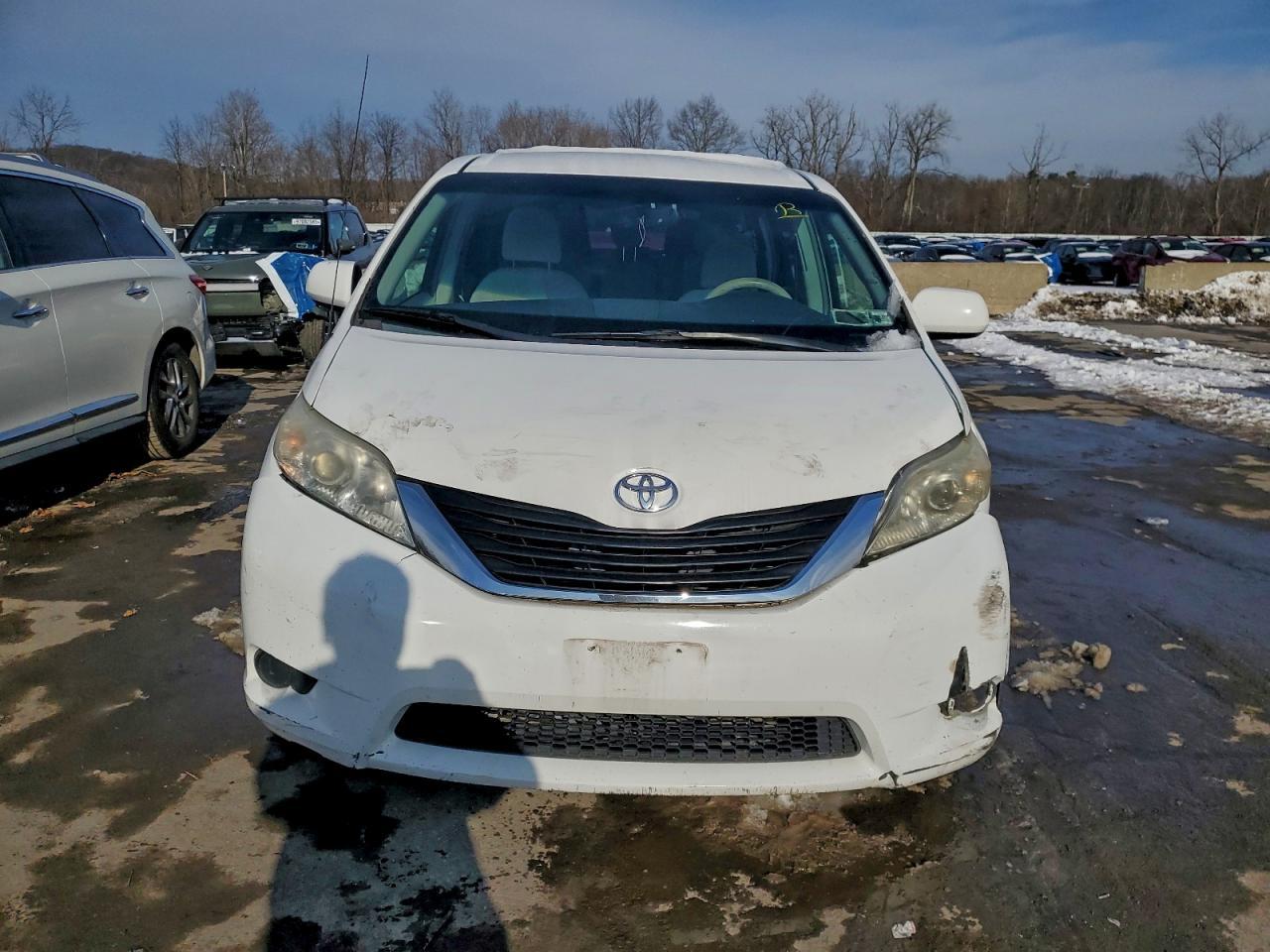 2014 TOYOTA SIENNA