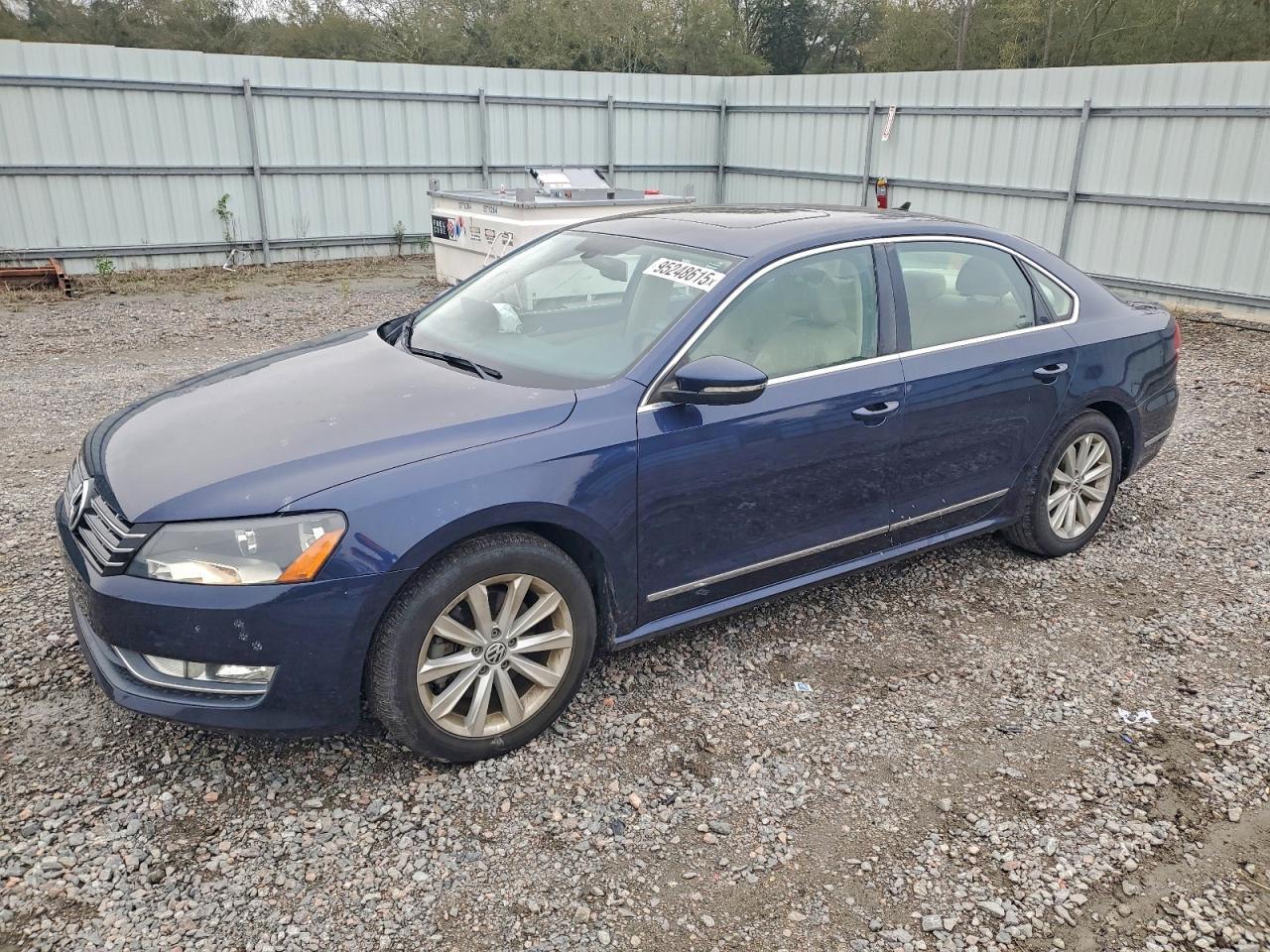 2012 VOLKSWAGEN Passat