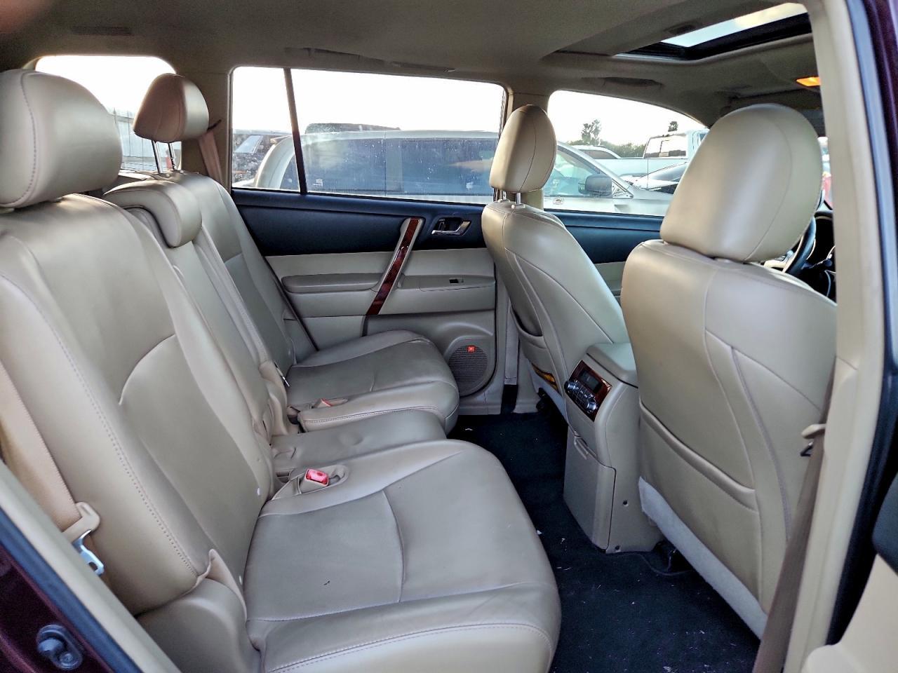 2013 TOYOTA HIGHLANDER