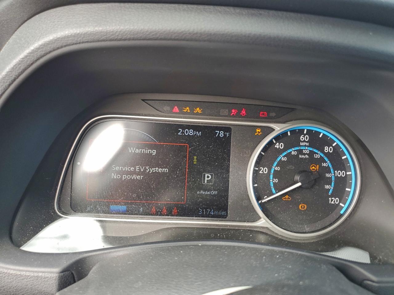 2025 NISSAN LEAF