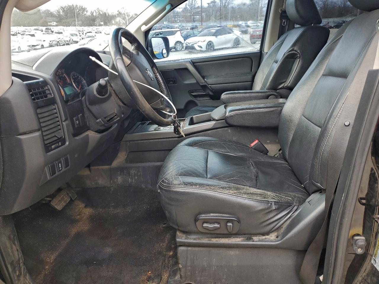 2011 NISSAN Titan