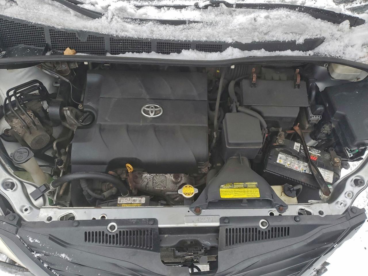 2011 TOYOTA SIENNA