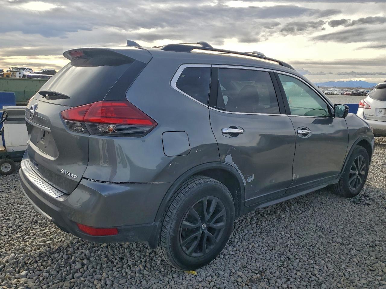 2017 NISSAN ROGUE