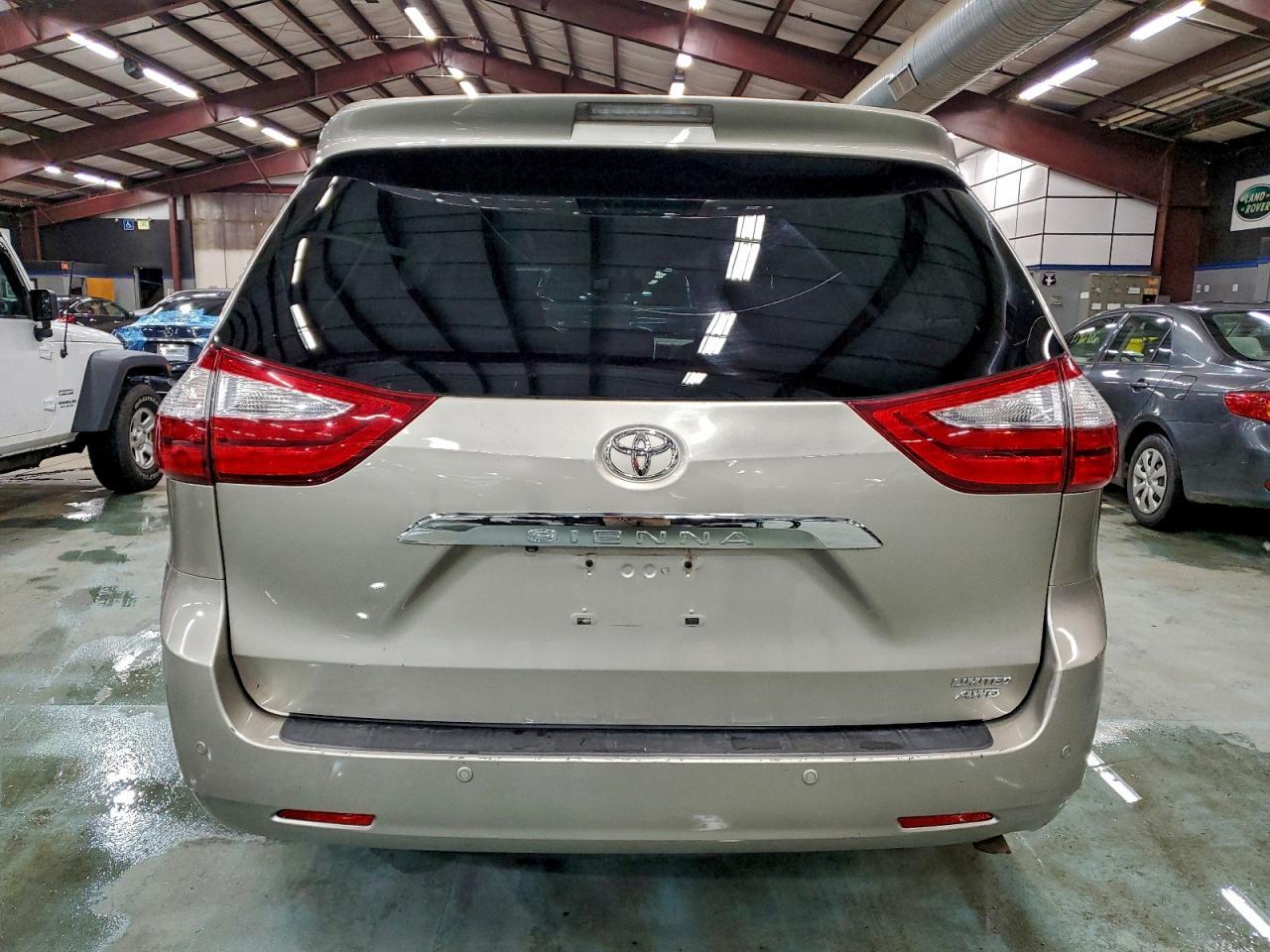 2017 TOYOTA SIENNA