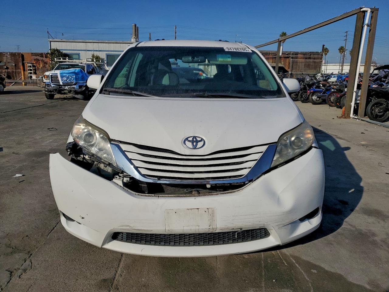 2016 TOYOTA SIENNA