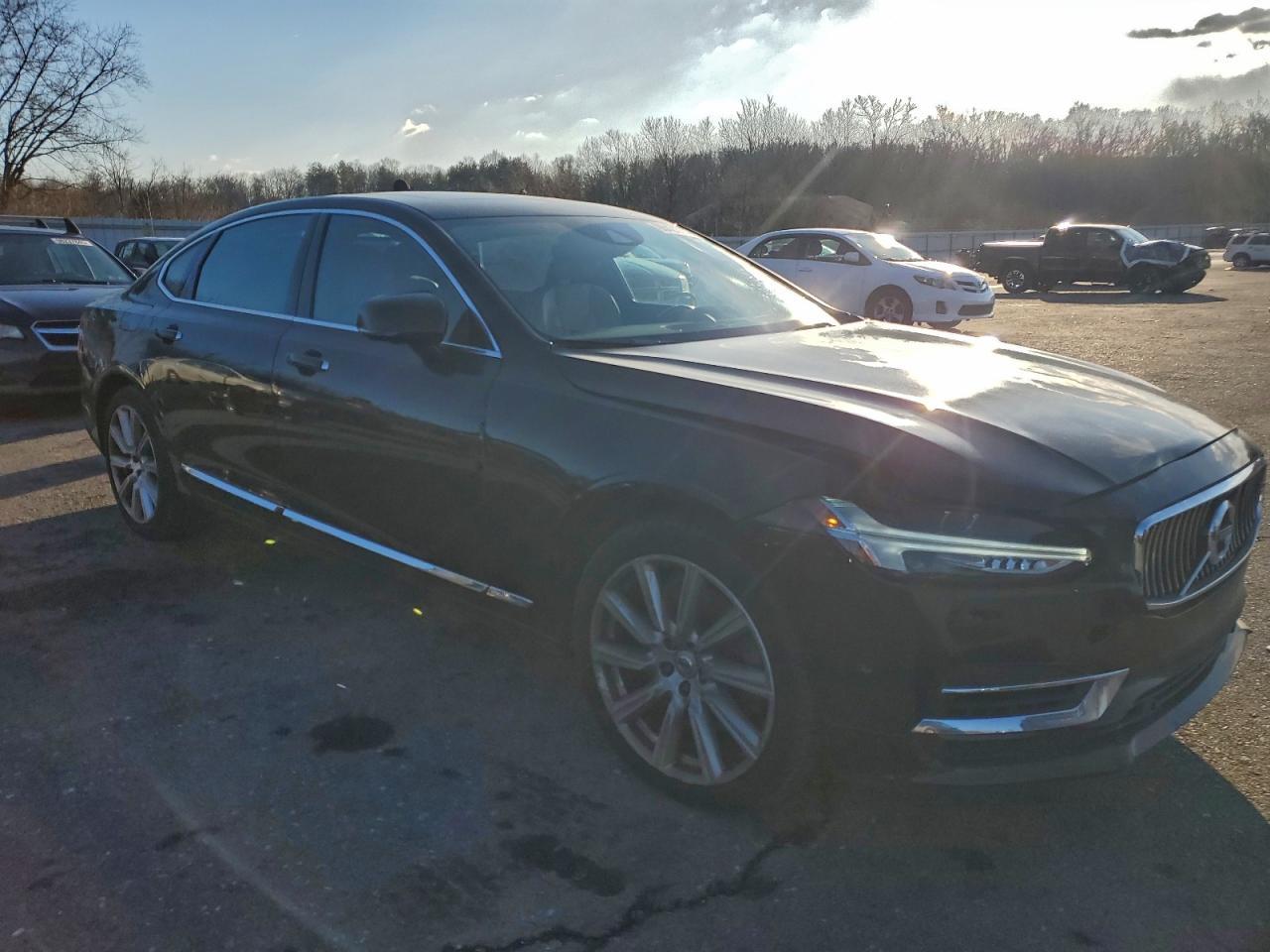 2018 VOLVO S90