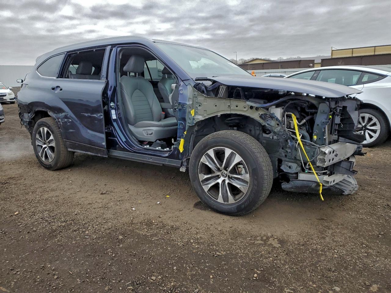 2022 TOYOTA HIGHLANDER