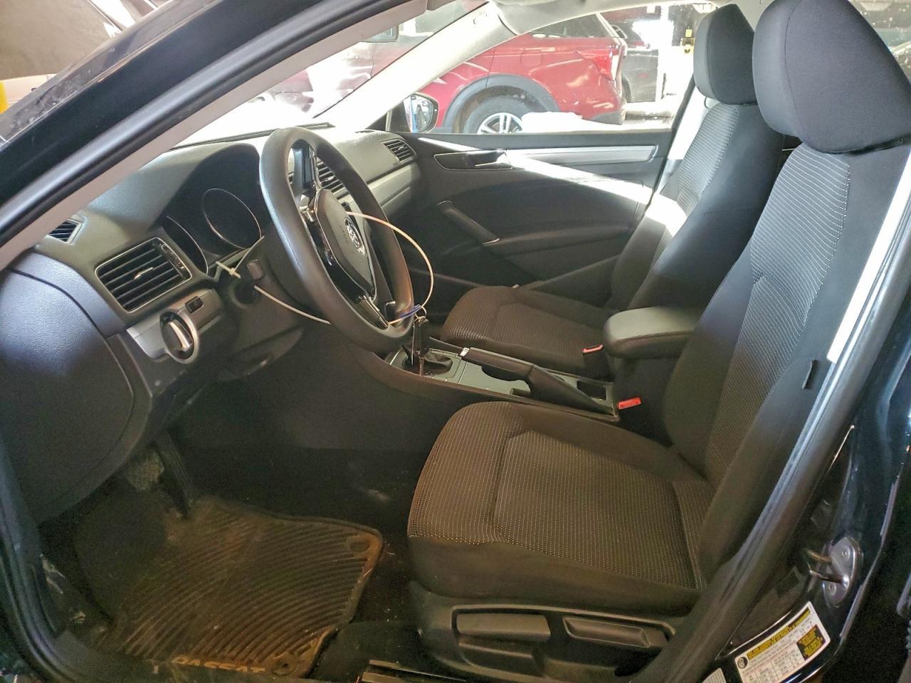 2016 VOLKSWAGEN Passat