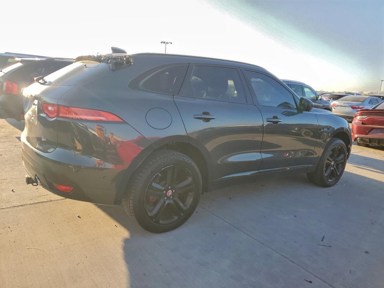 2017 JAGUAR F-Pace