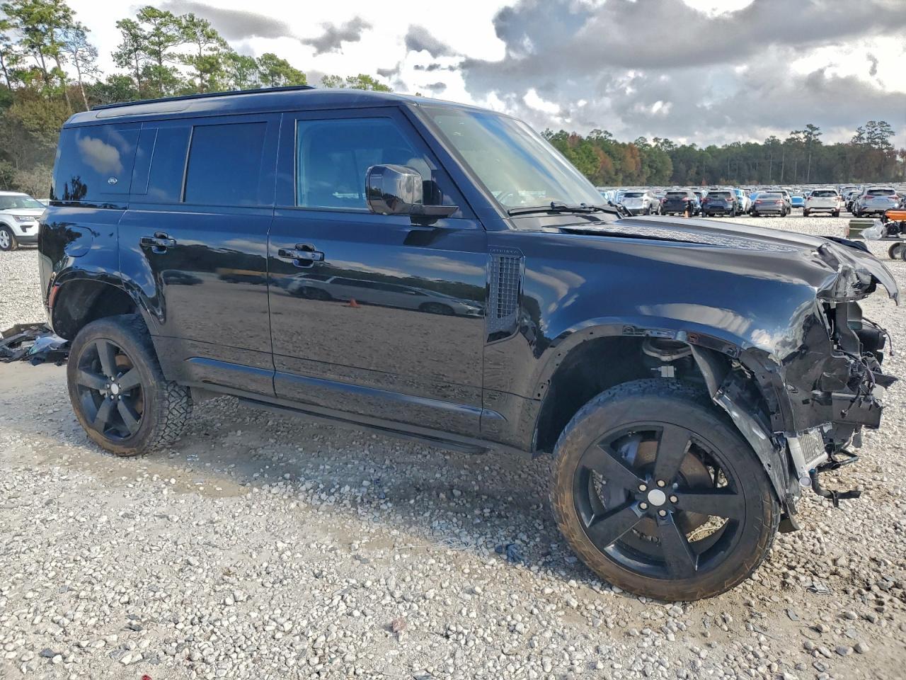 2024 LAND ROVER Defender