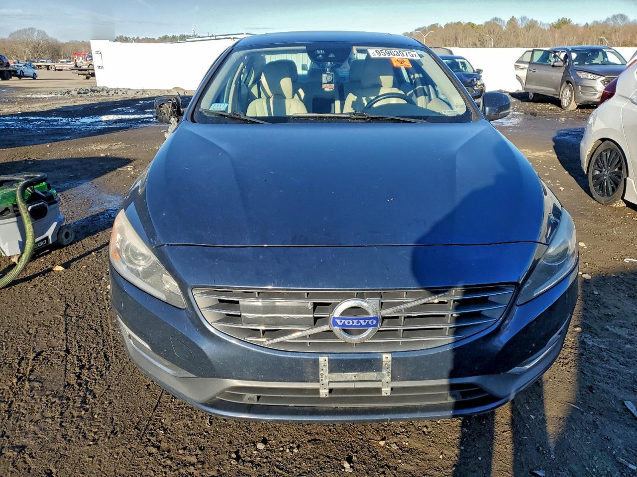2015 VOLVO S60