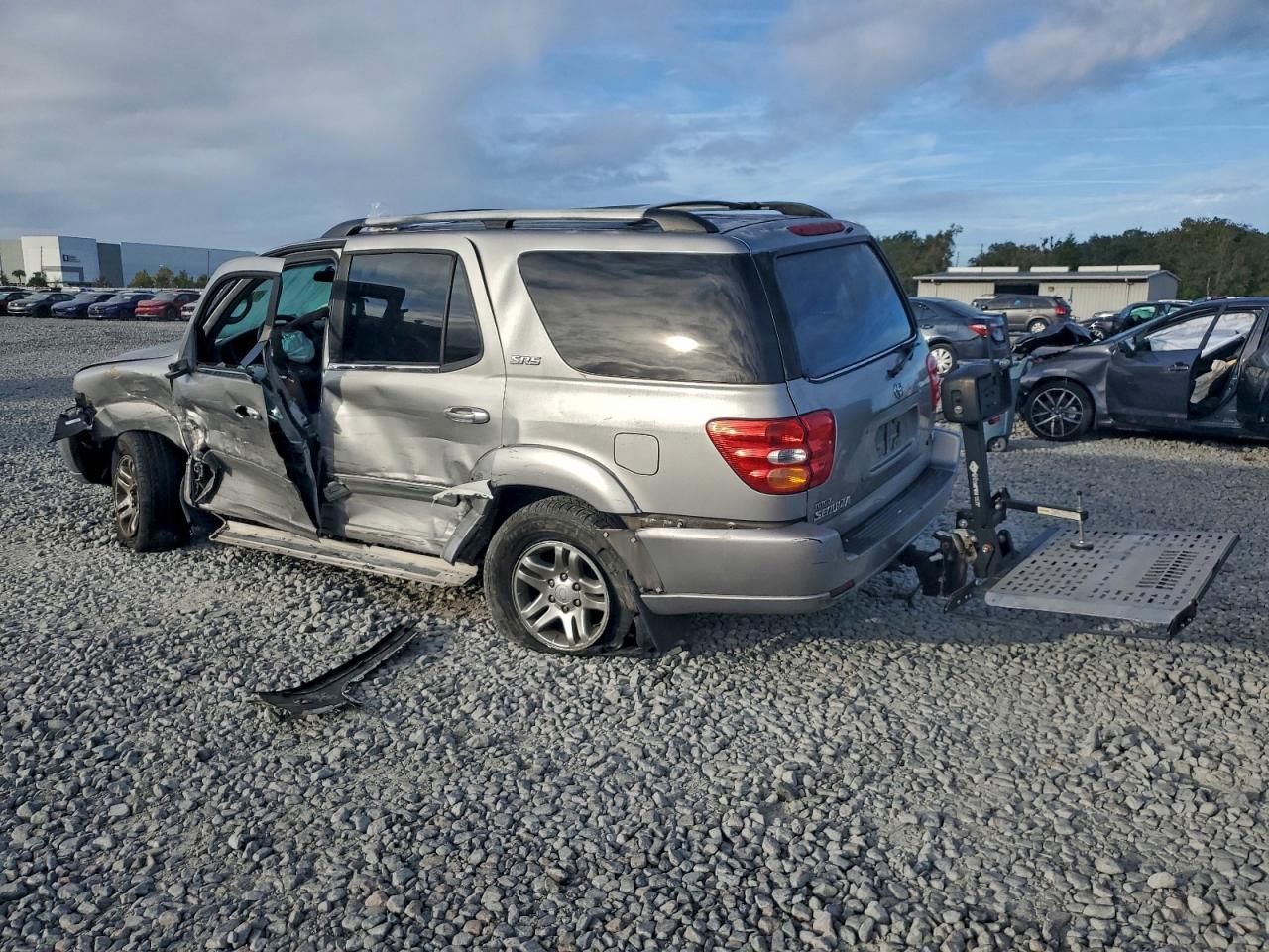 2004 TOYOTA Sequoia