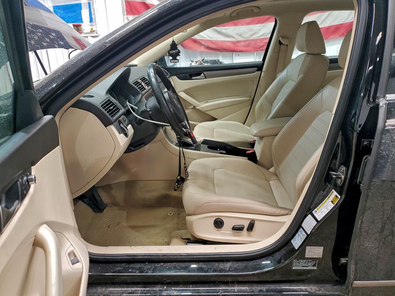 2015 VOLKSWAGEN Passat