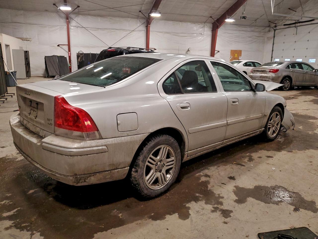 2005 VOLVO S60