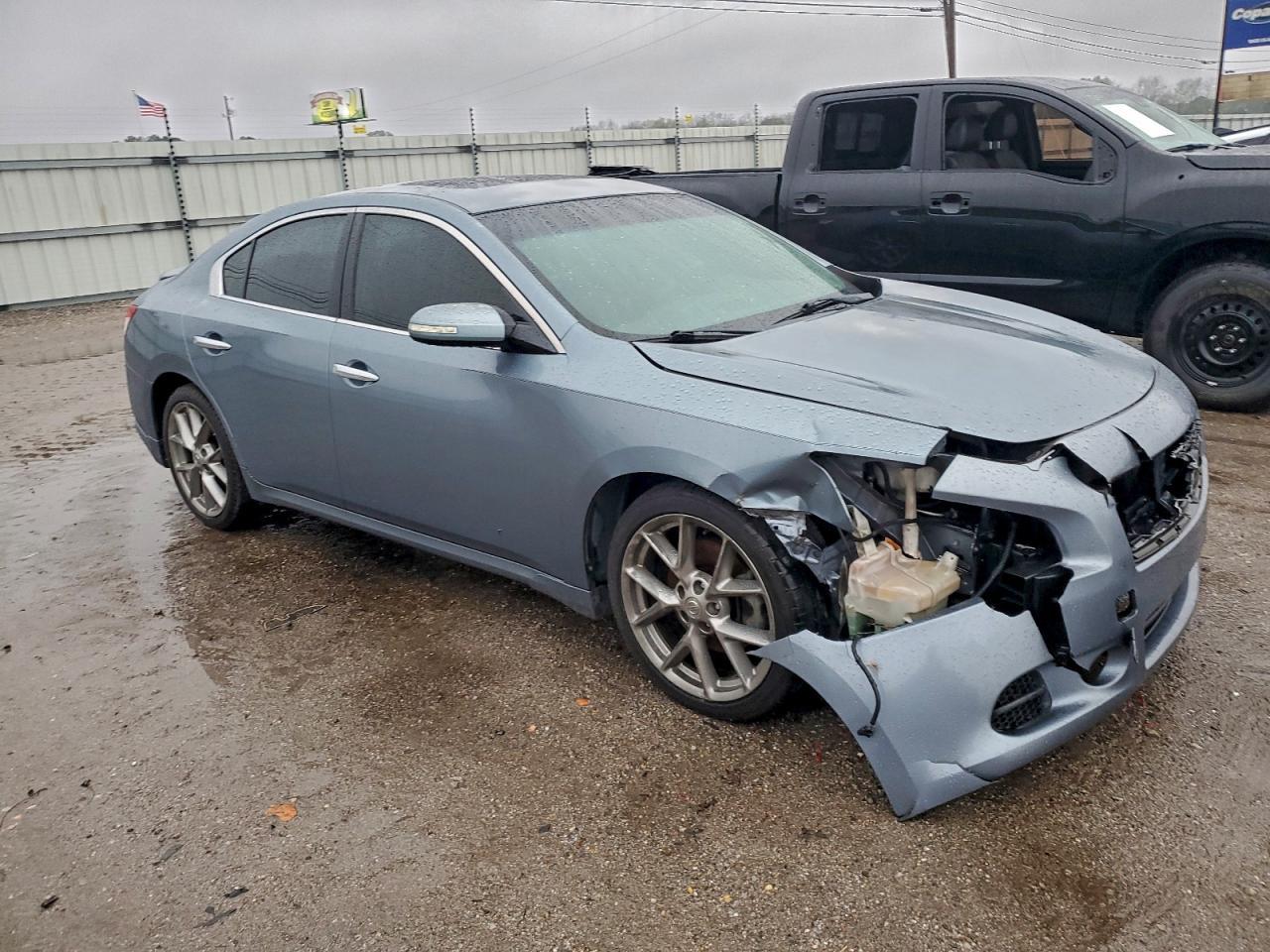 2011 NISSAN Maxima