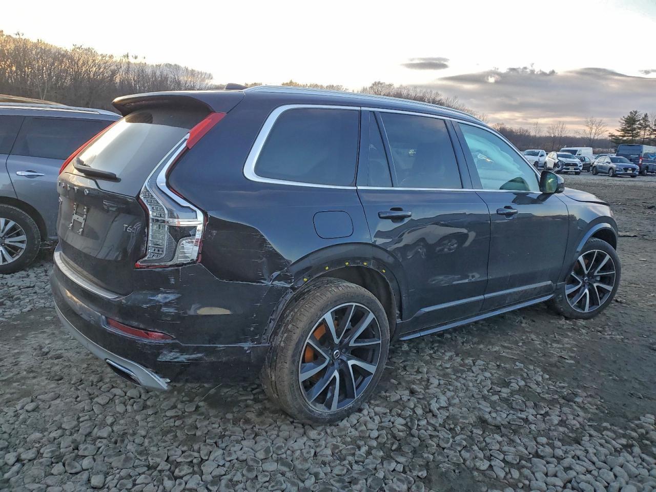 2021 VOLVO XC90