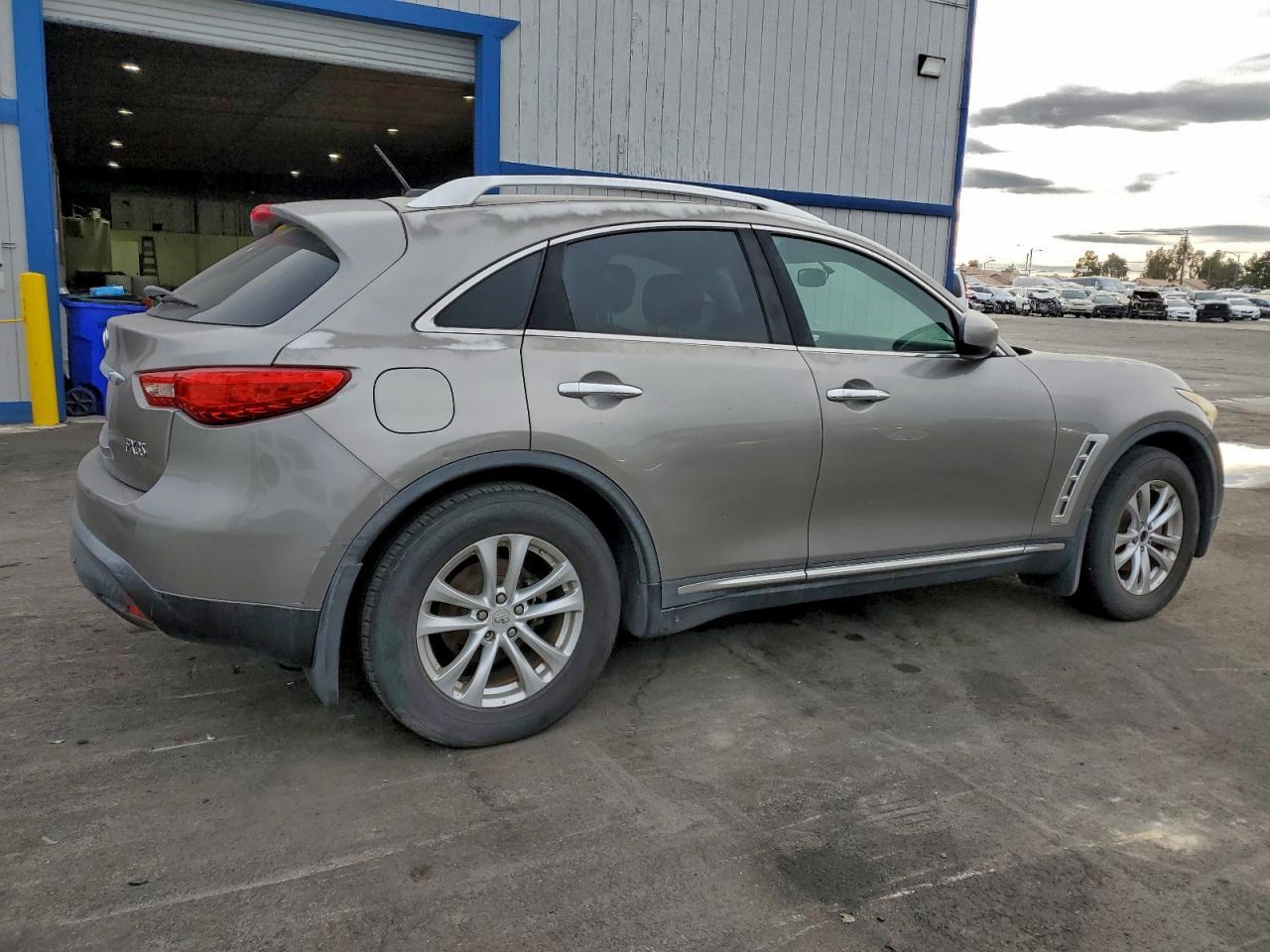 2010 INFINITI FX35