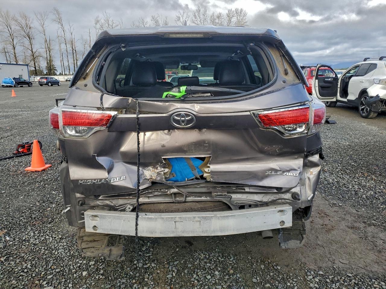 2016 TOYOTA HIGHLANDER